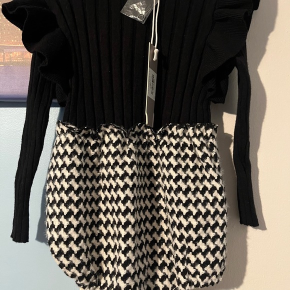 One Child. NWT Body suit for toddler girls in black and white in size 3. NWT - Picture 3 of 10